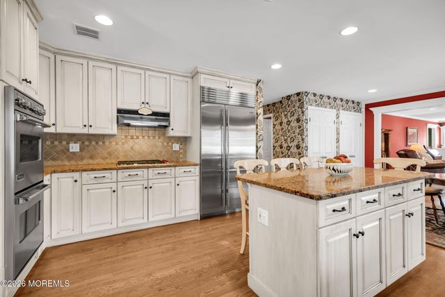 10 Paddock Lane, Colts Neck, NJ 07722