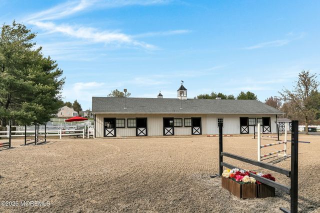 10 Paddock Lane, Colts Neck, NJ 07722