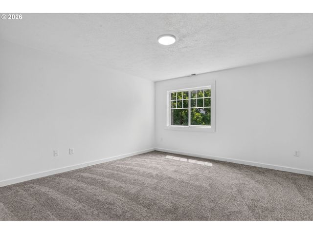 38417 REDWOOD St, Sandy, OR 97055