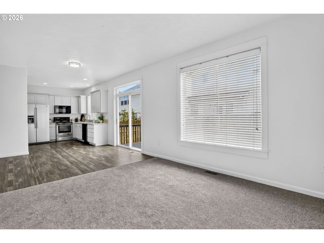 38417 REDWOOD St, Sandy, OR 97055
