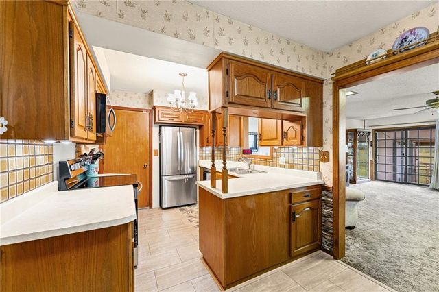 4733 Bond Street, Shawnee, KS 66203