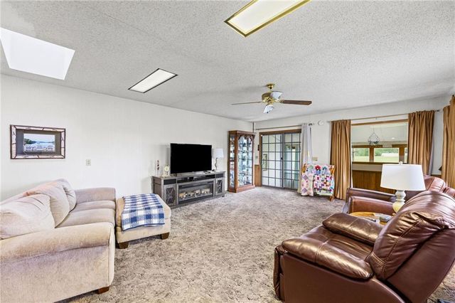 4733 Bond Street, Shawnee, KS 66203