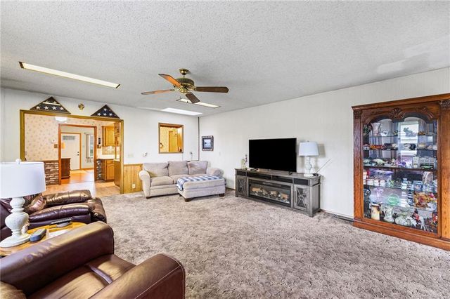 4733 Bond Street, Shawnee, KS 66203