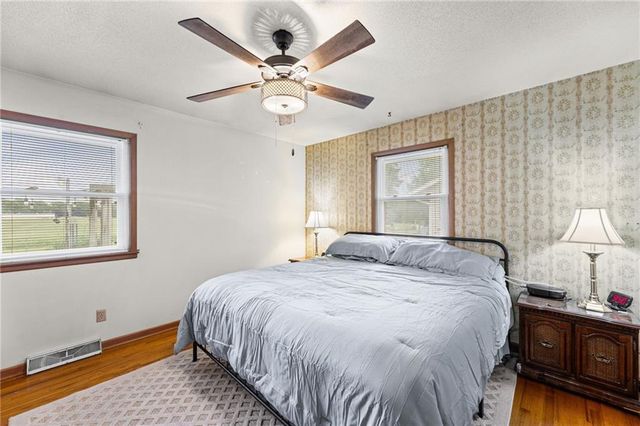 4733 Bond Street, Shawnee, KS 66203