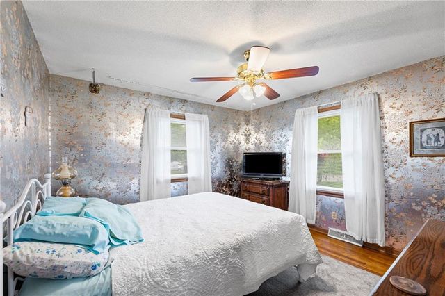 4733 Bond Street, Shawnee, KS 66203