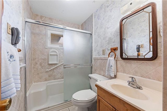 4733 Bond Street, Shawnee, KS 66203