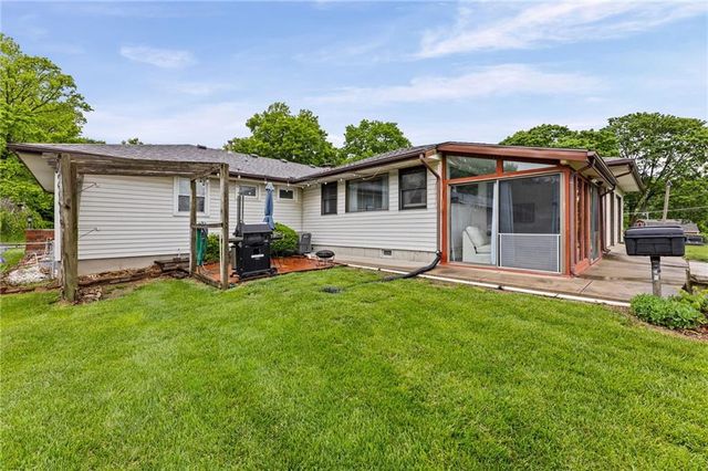 4733 Bond Street, Shawnee, KS 66203