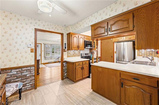 4733 Bond Street, Shawnee, KS 66203