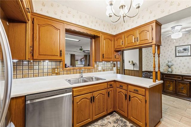 4733 Bond Street, Shawnee, KS 66203