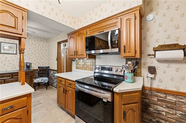 4733 Bond Street, Shawnee, KS 66203