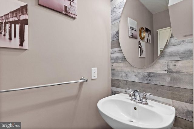 1004 SEMINICK ALY, Phoenixville, PA 19460