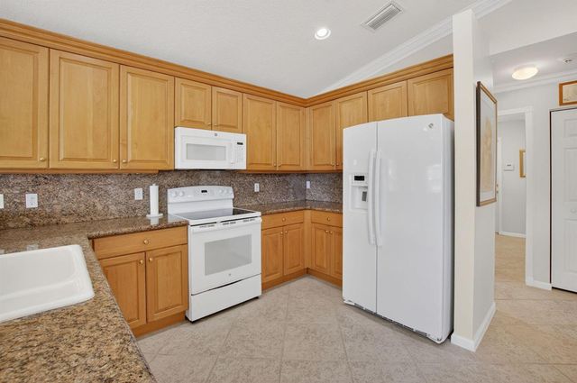 13461 Barcelona Lake Circle, Delray Beach, FL 33446