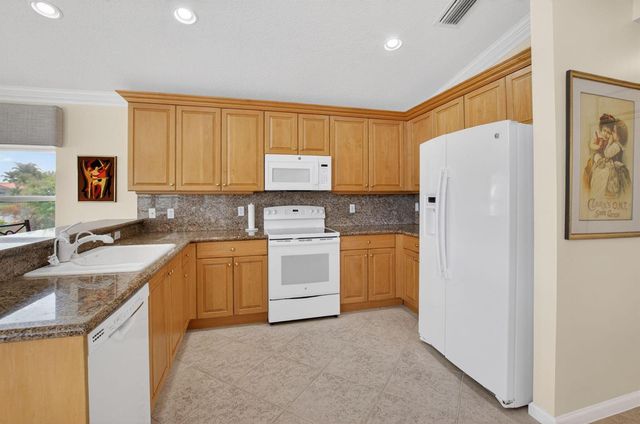13461 Barcelona Lake Circle, Delray Beach, FL 33446