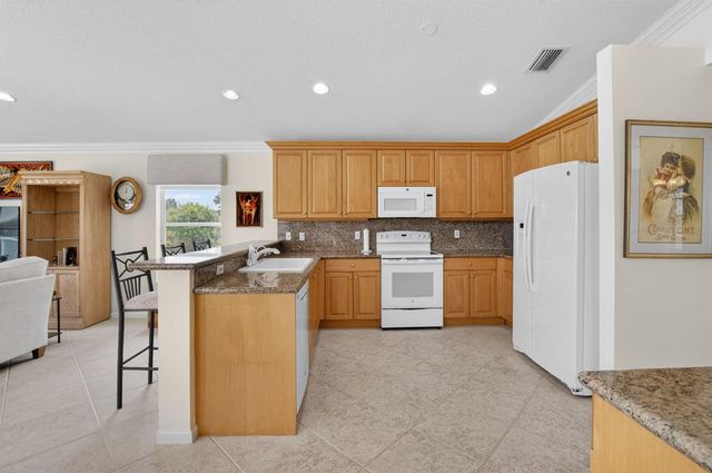 13461 Barcelona Lake Circle, Delray Beach, FL 33446