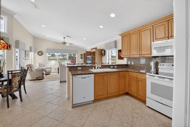 13461 Barcelona Lake Circle, Delray Beach, FL 33446