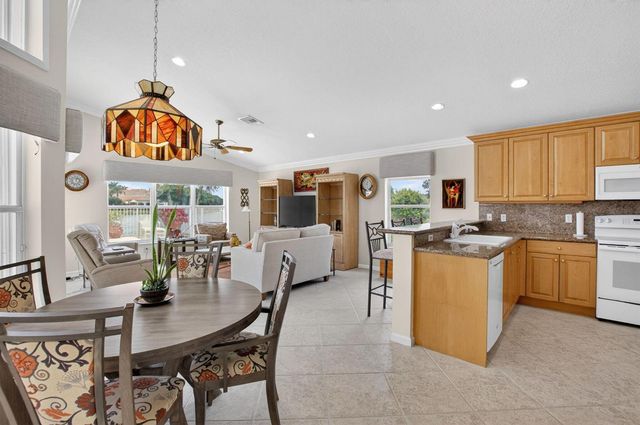 13461 Barcelona Lake Circle, Delray Beach, FL 33446