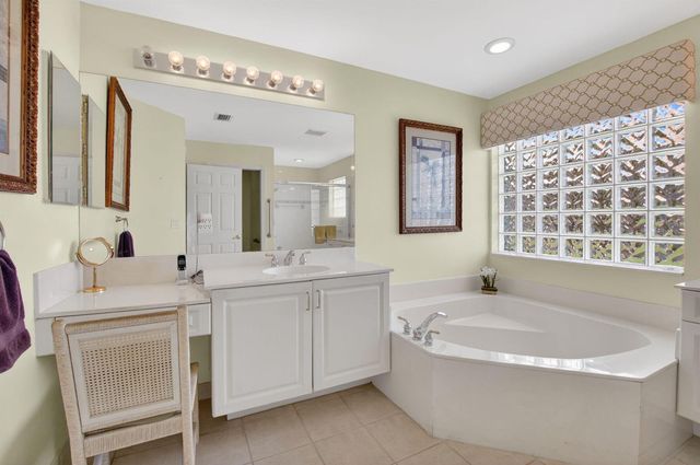 13461 Barcelona Lake Circle, Delray Beach, FL 33446