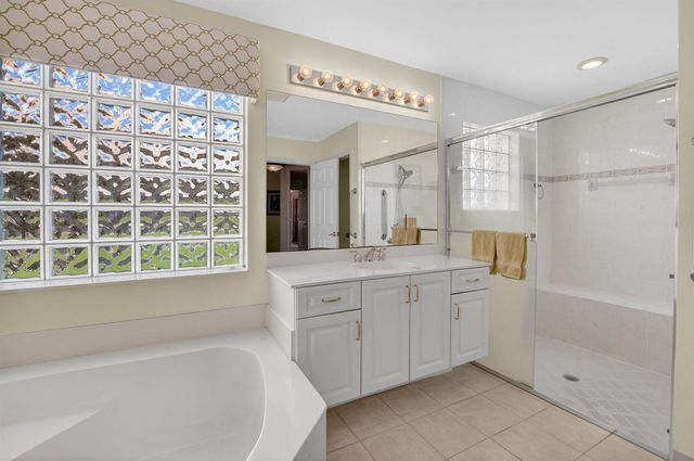 13461 Barcelona Lake Circle, Delray Beach, FL 33446