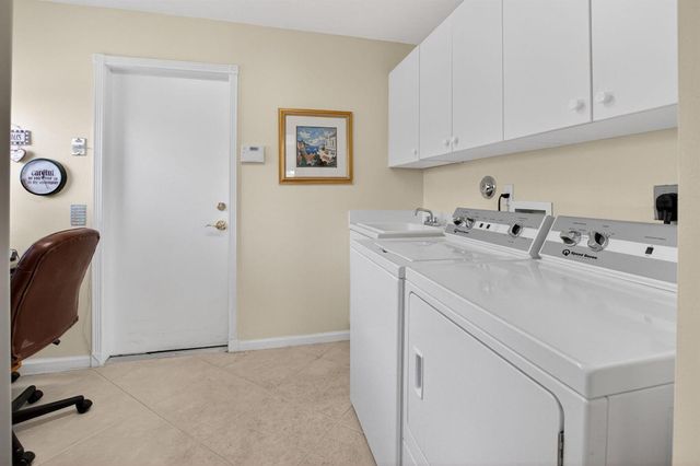 13461 Barcelona Lake Circle, Delray Beach, FL 33446