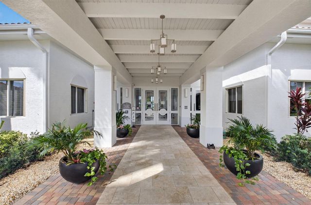13461 Barcelona Lake Circle, Delray Beach, FL 33446