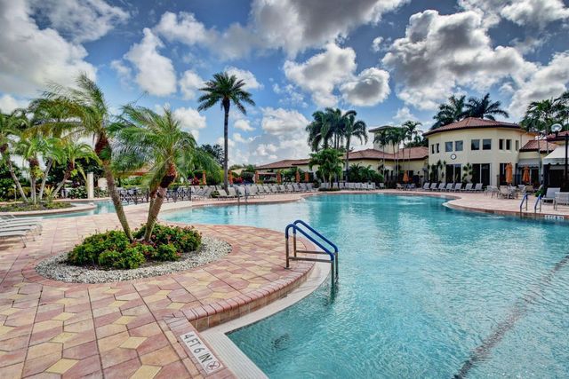 13461 Barcelona Lake Circle, Delray Beach, FL 33446