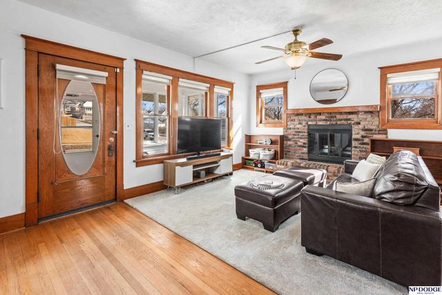 2356 S 35th Avenue, Omaha, NE 68105