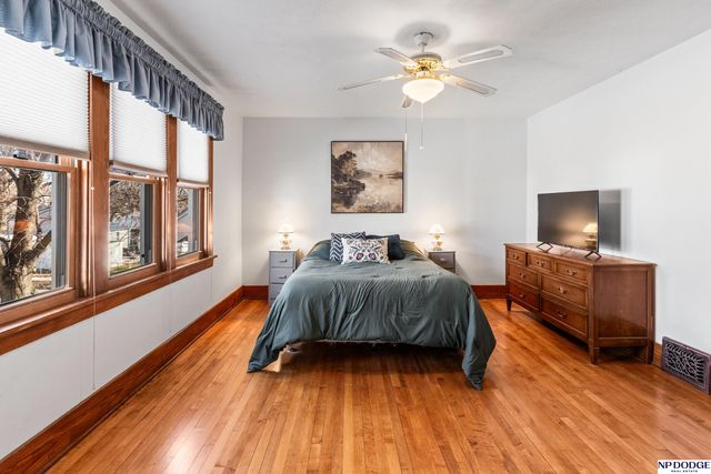 2356 S 35th Avenue, Omaha, NE 68105