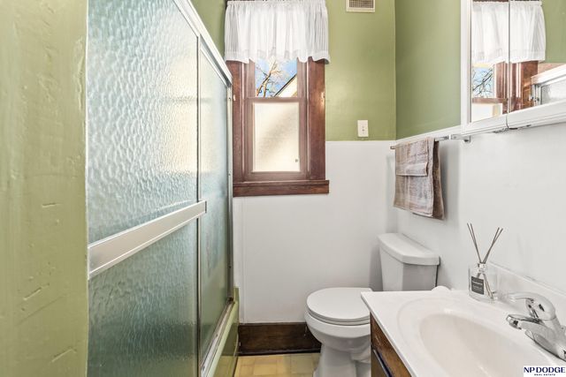 2356 S 35th Avenue, Omaha, NE 68105