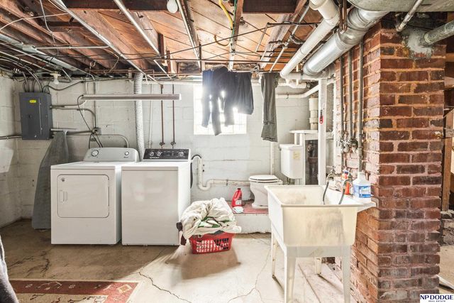 2356 S 35th Avenue, Omaha, NE 68105