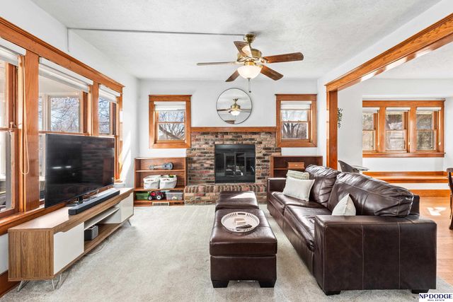 2356 S 35th Avenue, Omaha, NE 68105