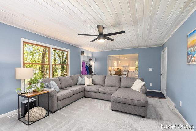 15780 Ridge Lane, Spring Lake, MI 49456