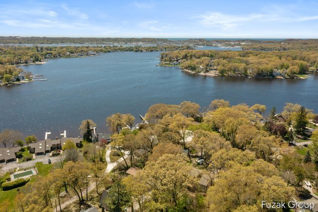 15780 Ridge Lane, Spring Lake, MI 49456