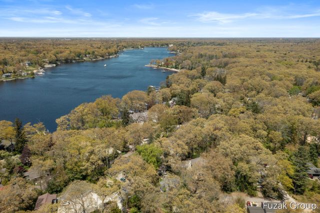 15780 Ridge Lane, Spring Lake, MI 49456