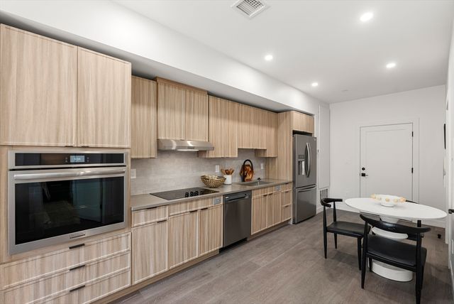75 Willow Ct 608, Boston, MA 02125