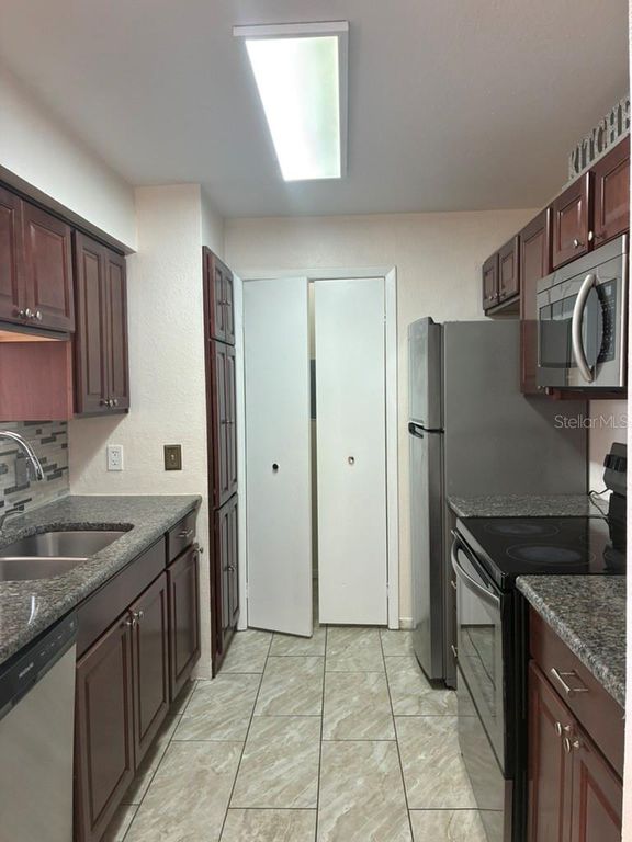 Image 7 of property listing at Address unavailable.