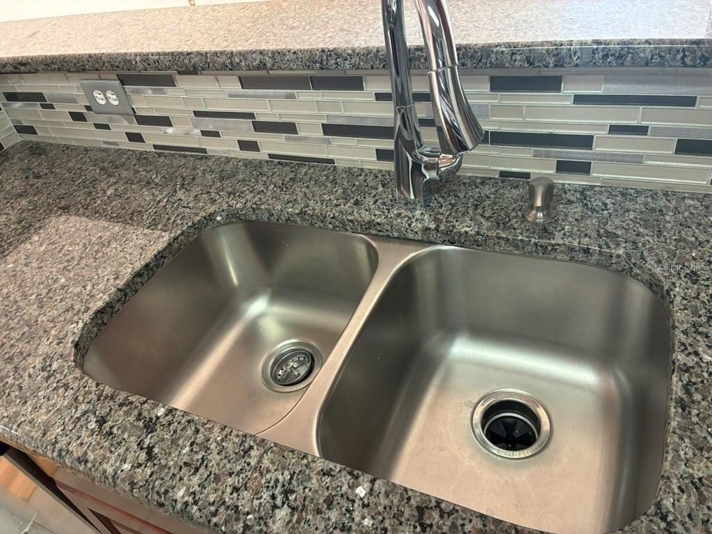 Image 9 of property listing at Address unavailable.