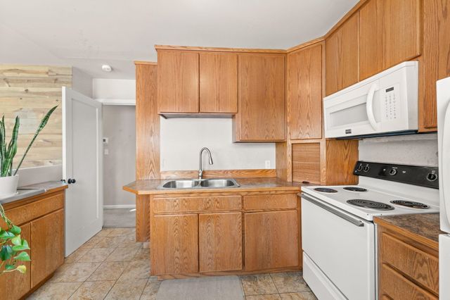 5803 N Elgin St, Spokane, WA 99205