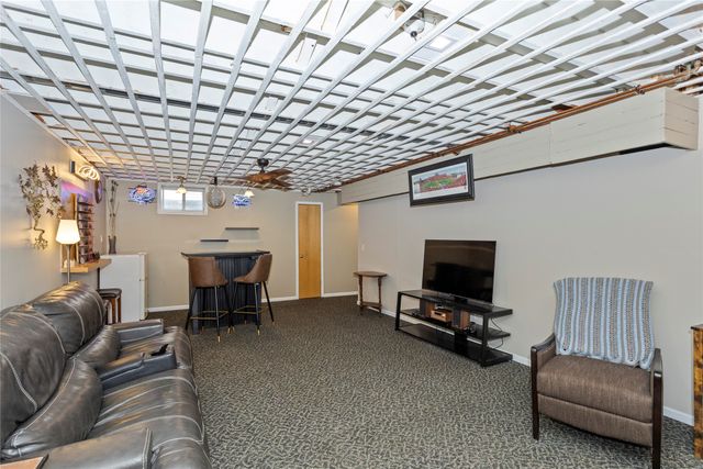 2519 Grand River Drive, Des Moines, IA 50320