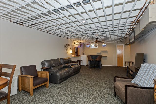2519 Grand River Drive, Des Moines, IA 50320