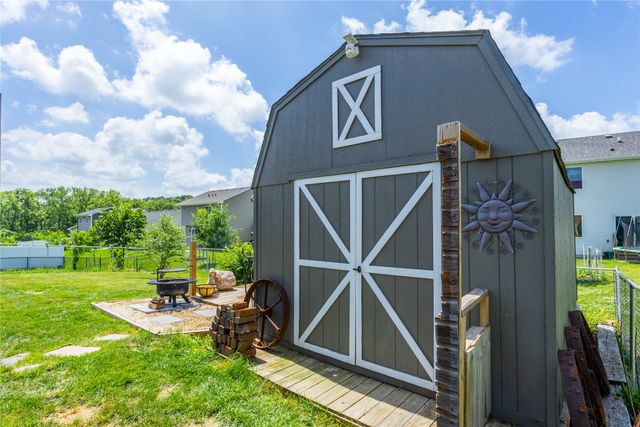 2519 Grand River Drive, Des Moines, IA 50320