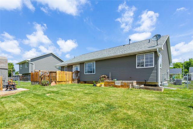 2519 Grand River Drive, Des Moines, IA 50320