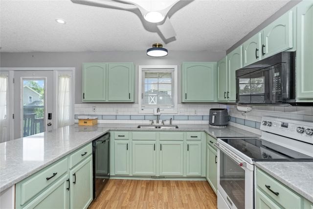 2519 Grand River Drive, Des Moines, IA 50320