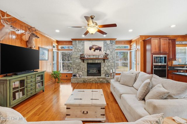 122 Spring Chase Lane, Rocky Point, NC 28457