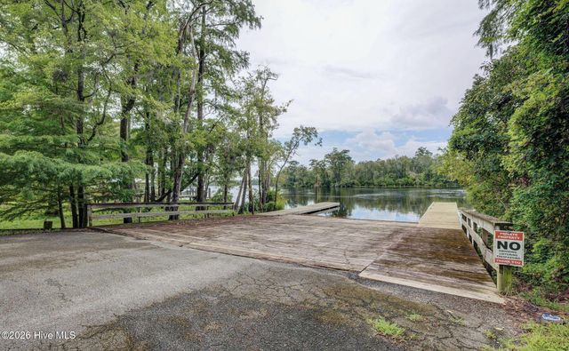 122 Spring Chase Lane, Rocky Point, NC 28457