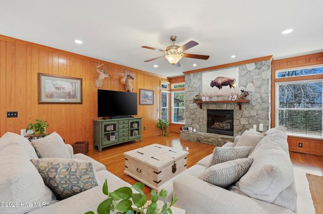 122 Spring Chase Lane, Rocky Point, NC 28457