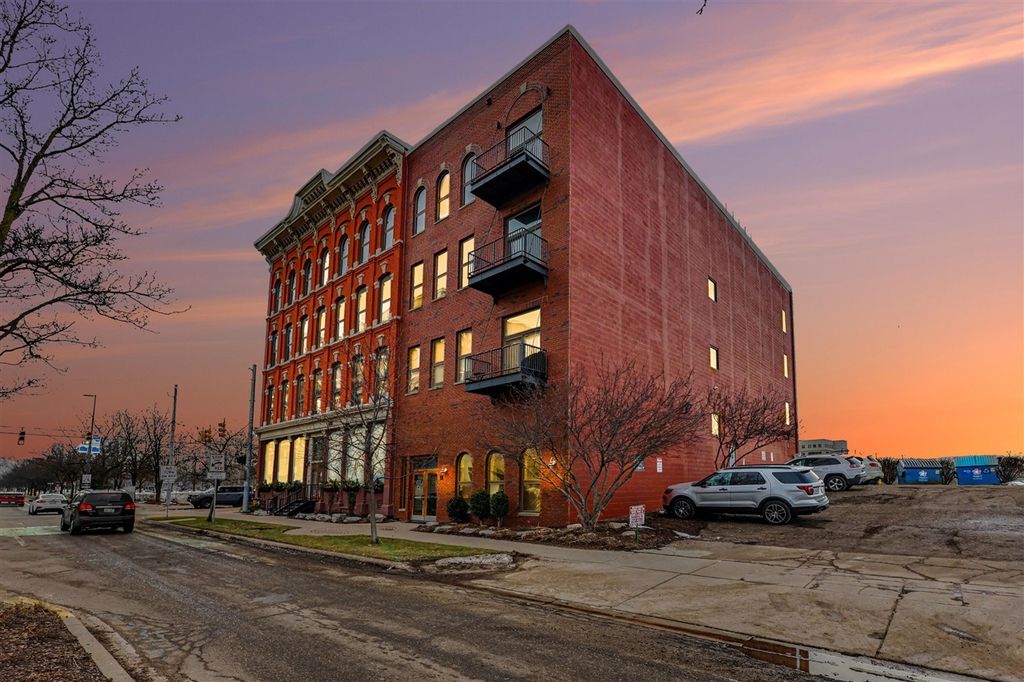 801 Monroe Avenue 105, Grand Rapids, MI 49503