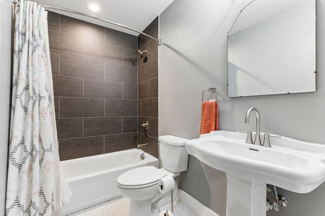 110 S Walnut, Roanoke, TX 76262