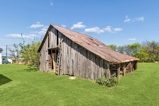 110 S Walnut, Roanoke, TX 76262