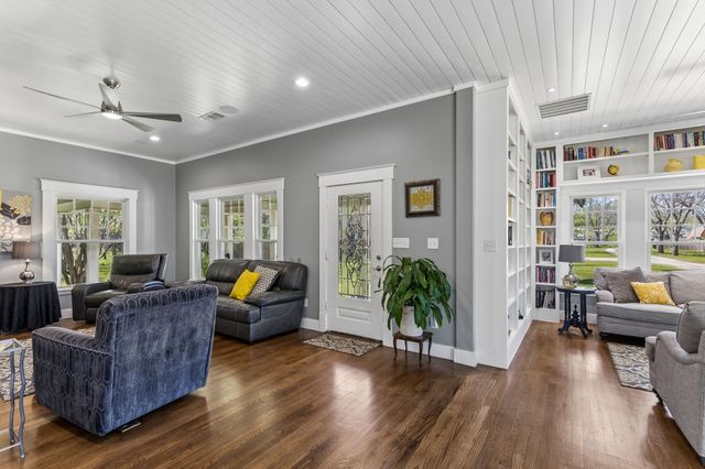 110 S Walnut, Roanoke, TX 76262