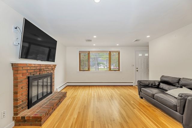 881 Pleasant St, Stoughton, MA 02072